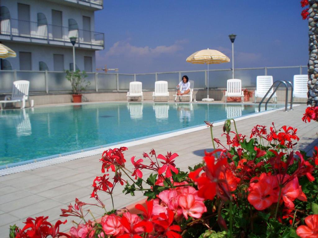 Hotel Alexander Palace - PiscinaEsterna