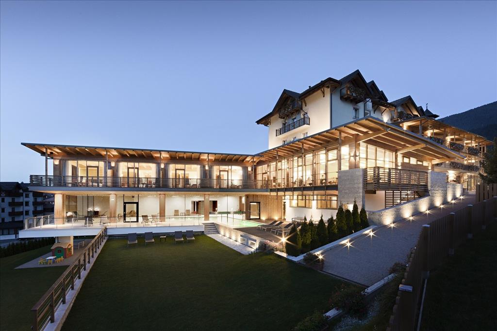 Hotel Corona Dolomites - Esterno