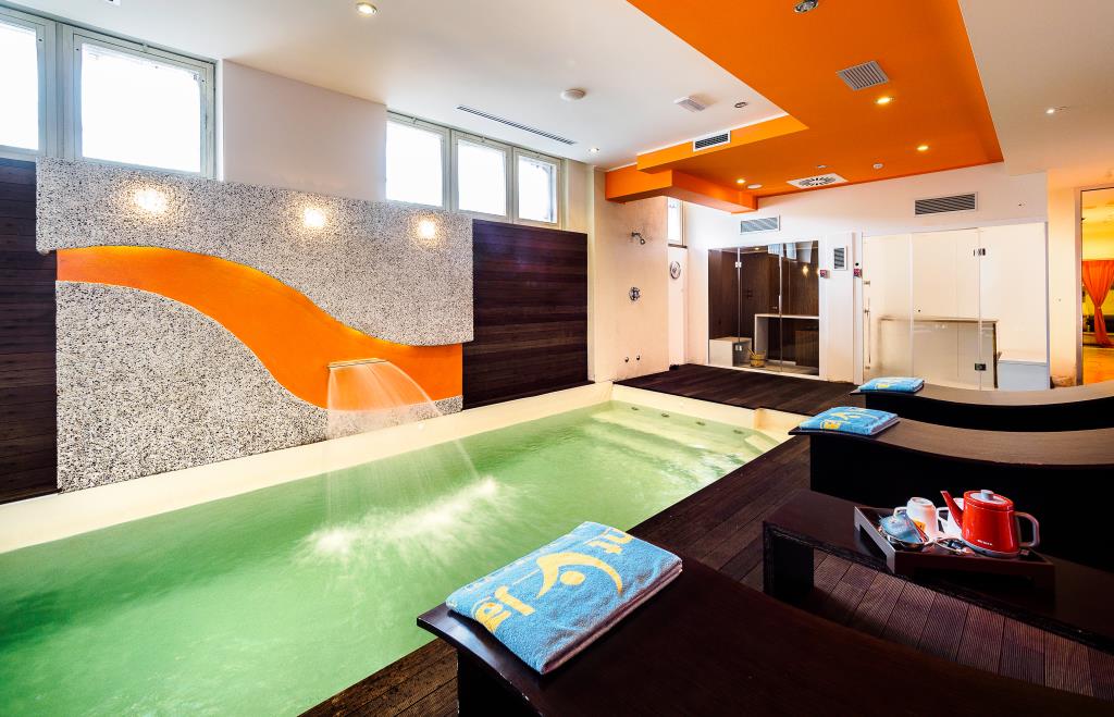 Hotel Cristallo Club & Wellness - Piscina