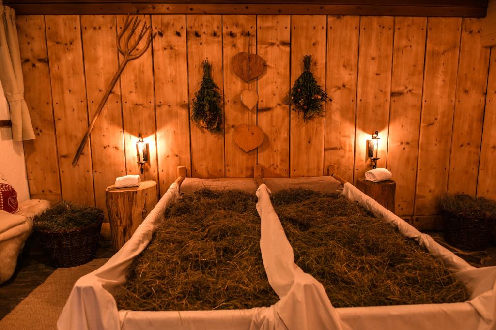 Hotel Das Almdorf - Bagno di fieno