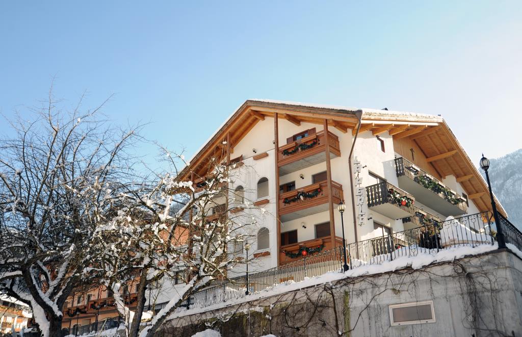 Hotel Family La Perla  - Esterno