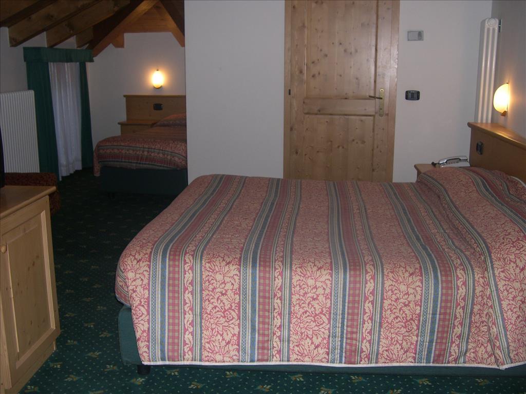 Hotel Job - Camera