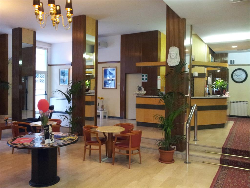 Hotel La Perla - Hall
