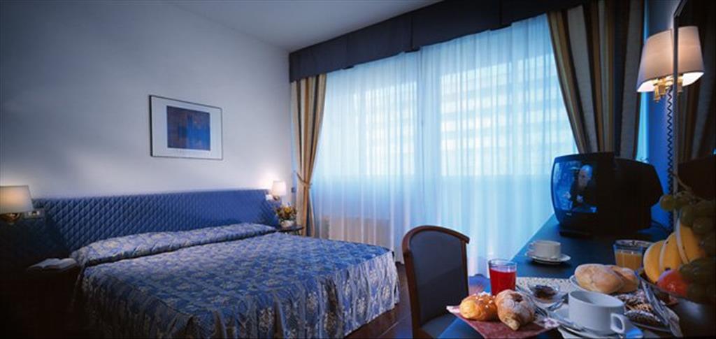 Hotel Meeting - Camera