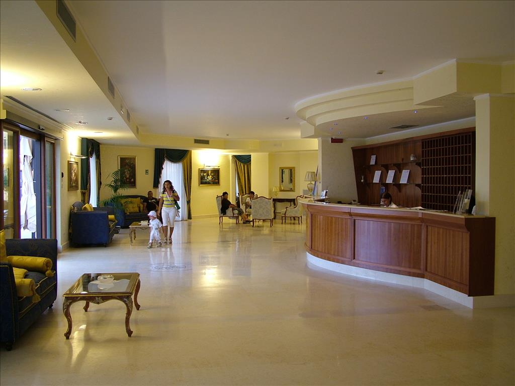 Hotel Royal's Gate - Hall