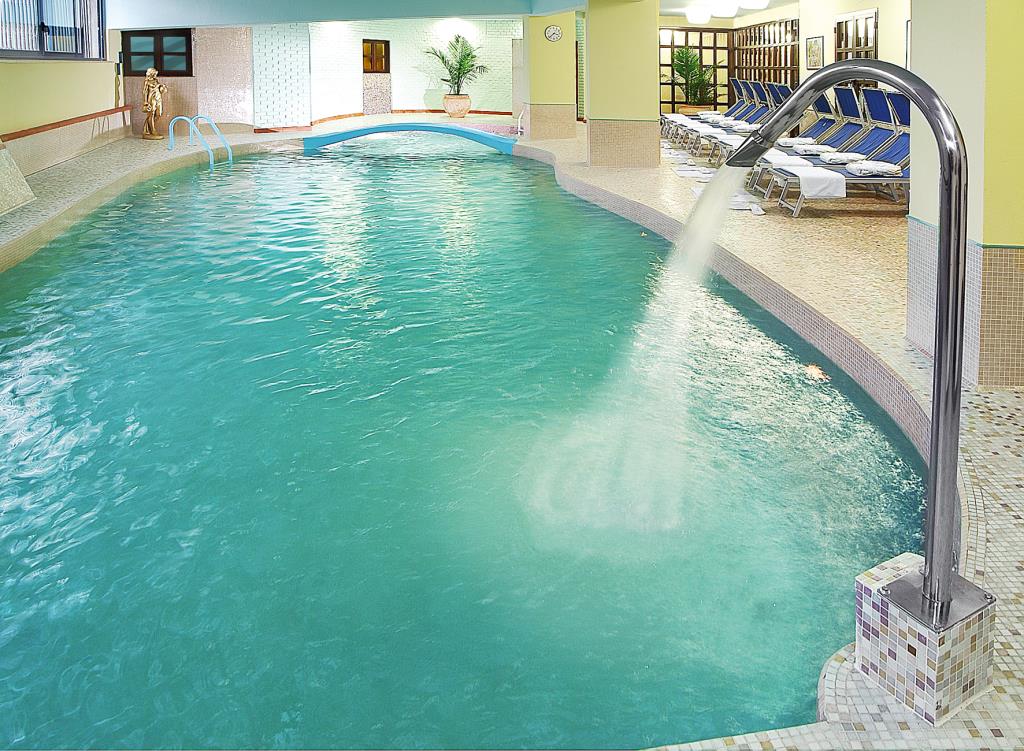 Hotel Sporting Baia - Piscina