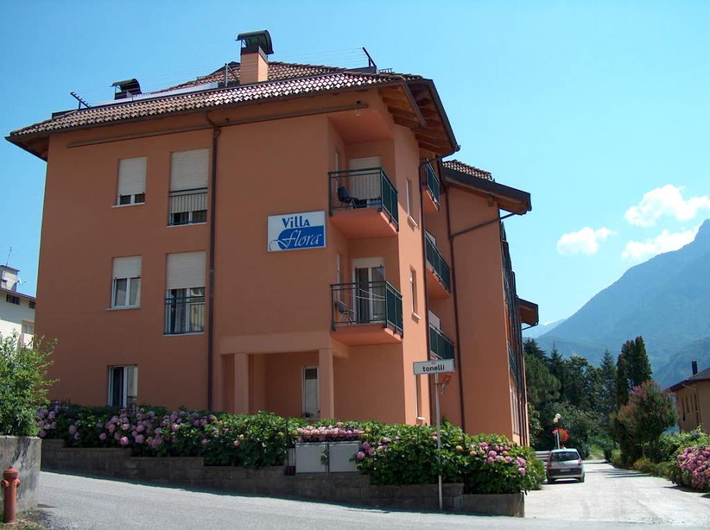 Hotel Villa Flora - Levico Terme