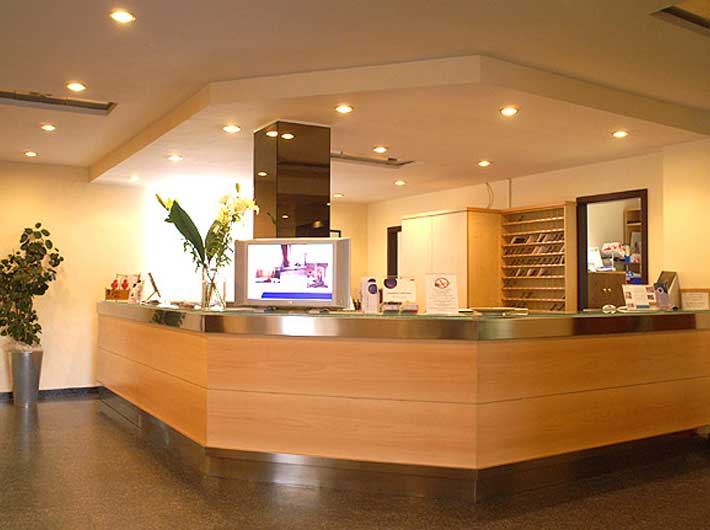 Hotel First - Reception